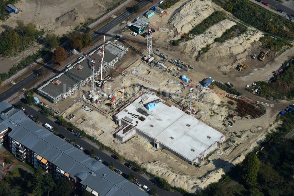 Berlin aus der Vogelperspektive: Baustelle zum Neubau einer Mehrfamilienhaus-Wohnanlage Weißenhöher Straße - Arno-Phillipstal-Straße der Bonava Deutschland GmbH im Stadtteil Kaulsdorf in Berlin