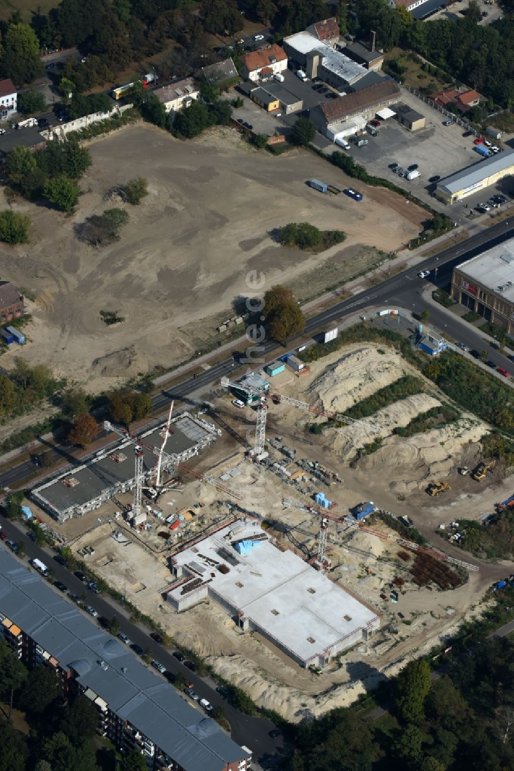 Luftbild Berlin - Baustelle zum Neubau einer Mehrfamilienhaus-Wohnanlage Weißenhöher Straße - Arno-Phillipstal-Straße der Bonava Deutschland GmbH im Stadtteil Kaulsdorf in Berlin