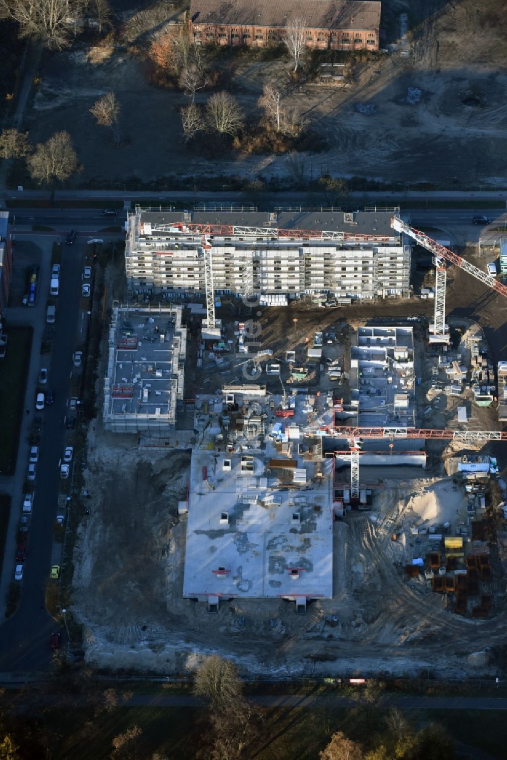 Luftaufnahme Berlin - Baustelle zum Neubau einer Mehrfamilienhaus-Wohnanlage Weißenhöher Straße - Arno-Phillipstal-Straße der Bonava Deutschland GmbH im Stadtteil Kaulsdorf in Berlin