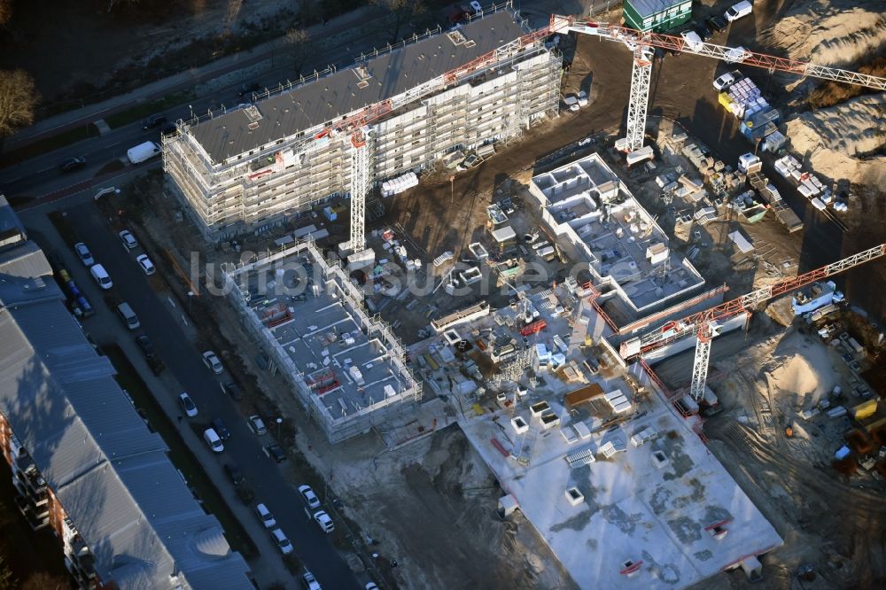 Berlin von oben - Baustelle zum Neubau einer Mehrfamilienhaus-Wohnanlage Weißenhöher Straße - Arno-Phillipstal-Straße der Bonava Deutschland GmbH im Stadtteil Kaulsdorf in Berlin