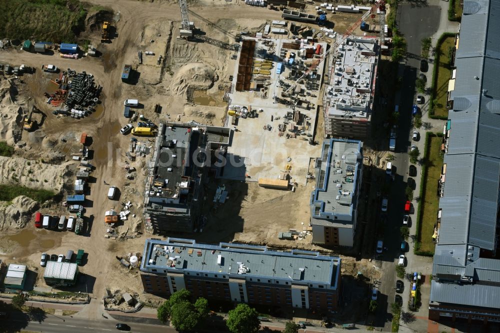 Luftaufnahme Berlin - Baustelle zum Neubau einer Mehrfamilienhaus-Wohnanlage Weißenhöher Straße - Arno-Phillipstal-Straße der Bonava Deutschland GmbH im Stadtteil Kaulsdorf in Berlin