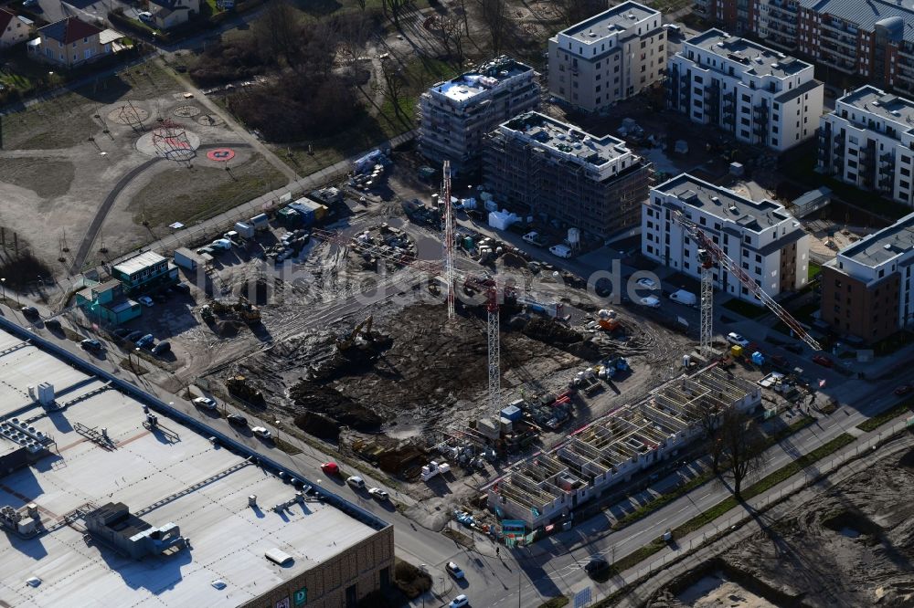 Berlin von oben - Baustelle zum Neubau einer Mehrfamilienhaus-Wohnanlage in der Weißenhöher Straße - Minsker Straße - Hanoier Straße in Berlin, Deutschland