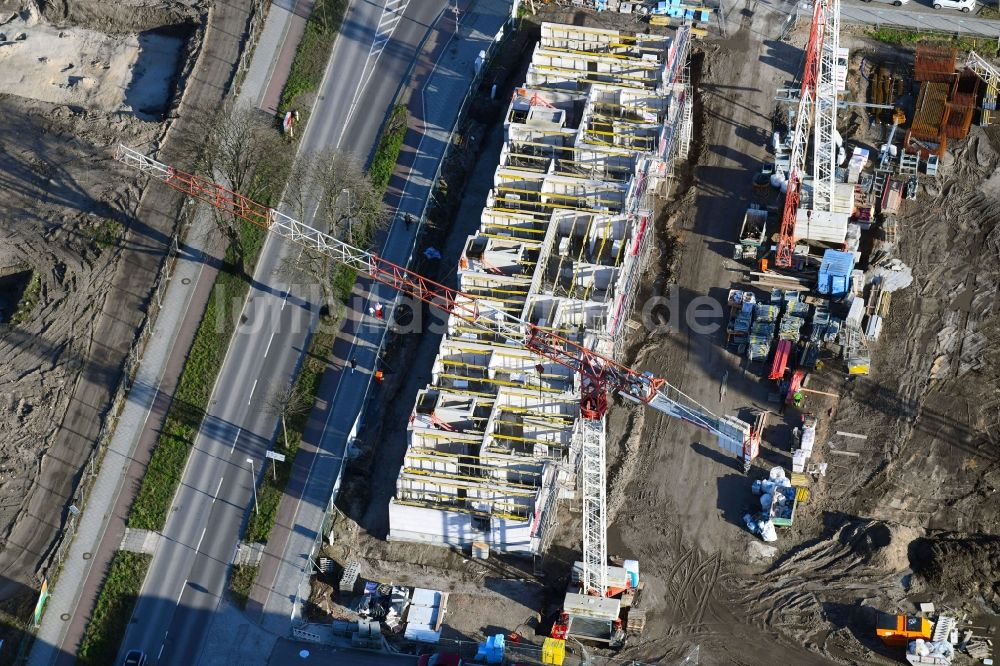 Luftaufnahme Berlin - Baustelle zum Neubau einer Mehrfamilienhaus-Wohnanlage in der Weißenhöher Straße - Minsker Straße - Hanoier Straße in Berlin, Deutschland