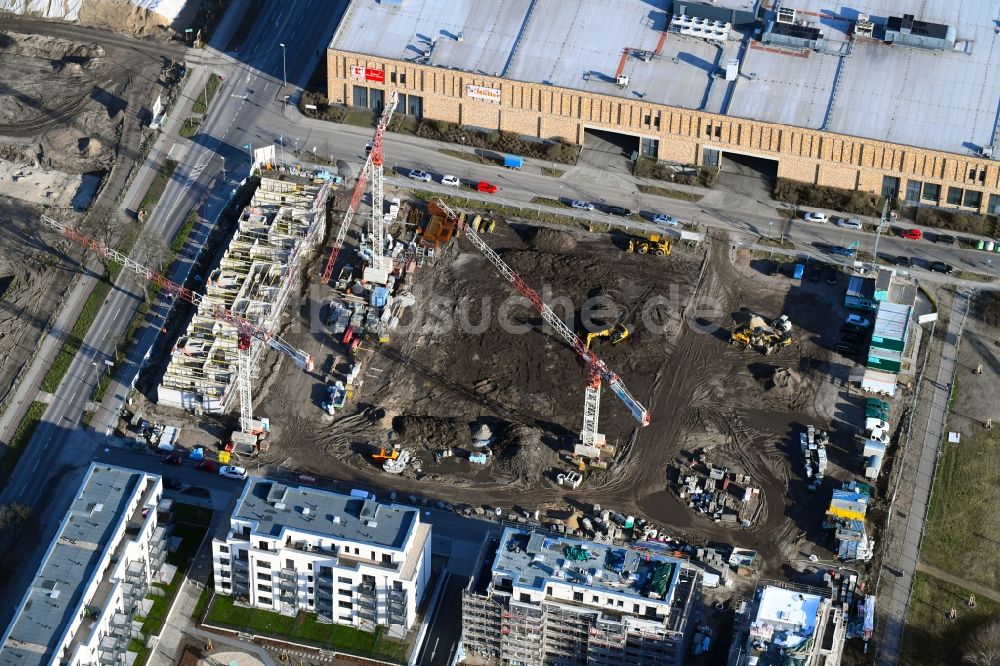 Berlin von oben - Baustelle zum Neubau einer Mehrfamilienhaus-Wohnanlage in der Weißenhöher Straße - Minsker Straße - Hanoier Straße in Berlin, Deutschland