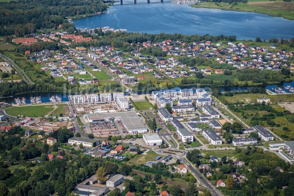 Werder (Havel) von oben - Baustelle zum Neubau einer Mehrfamilienhaus-Wohnanlage in Werder (Havel) im Bundesland Brandenburg, Deutschland