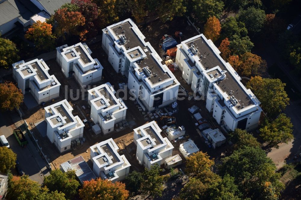 Berlin aus der Vogelperspektive: Baustelle zum Neubau einer Mehrfamilienhaus-Wohnanlage Westendpark in Berlin