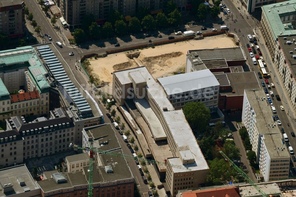 Berlin von oben - Baustelle zum Neubau einer Mehrfamilienhaus-Wohnanlage THE WILHELM Berlin im Ortsteil Mitte in Berlin, Deutschland