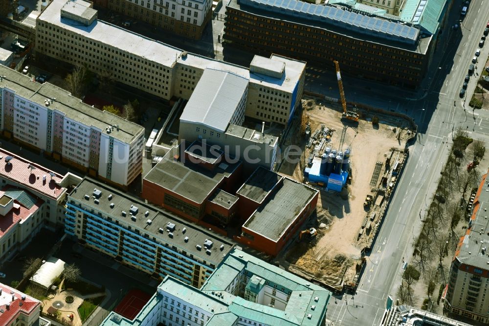 Luftbild Berlin - Baustelle zum Neubau einer Mehrfamilienhaus-Wohnanlage THE WILHELM Berlin im Ortsteil Mitte in Berlin, Deutschland