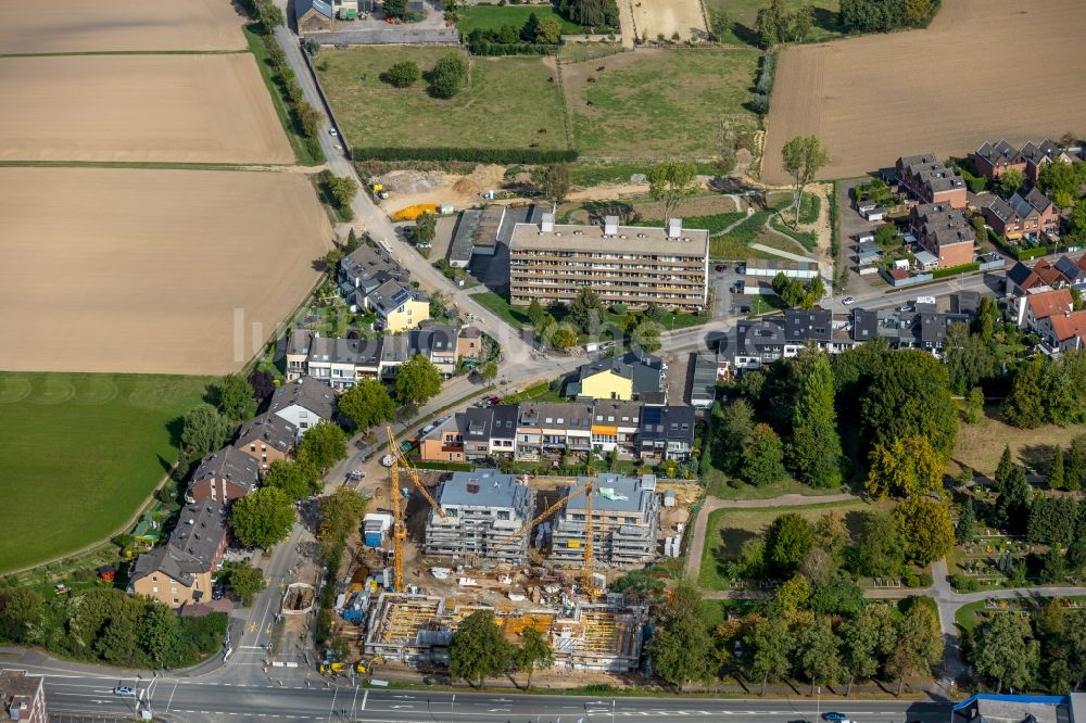 Witten von oben - Baustelle zum Neubau einer Mehrfamilienhaus-Wohnanlage in Witten im Bundesland Nordrhein-Westfalen, Deutschland