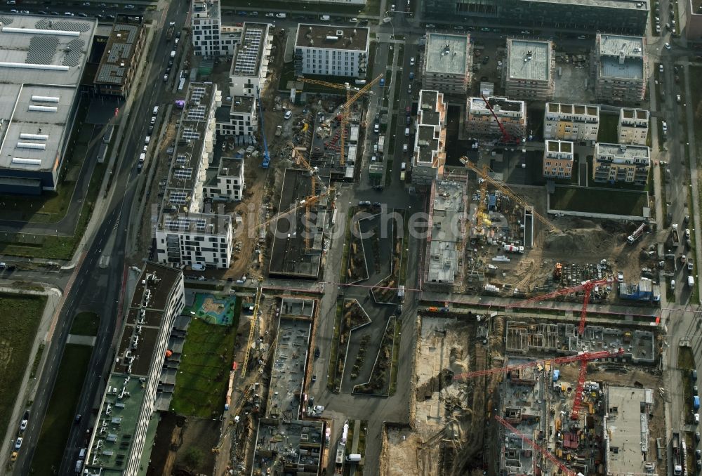 Luftaufnahme Berlin - Baustelle zum Neubau einer Mehrfamilienhaus-Wohnanlage „ Wohnen am Campus “ an der Rudower Chaussee in Berlin