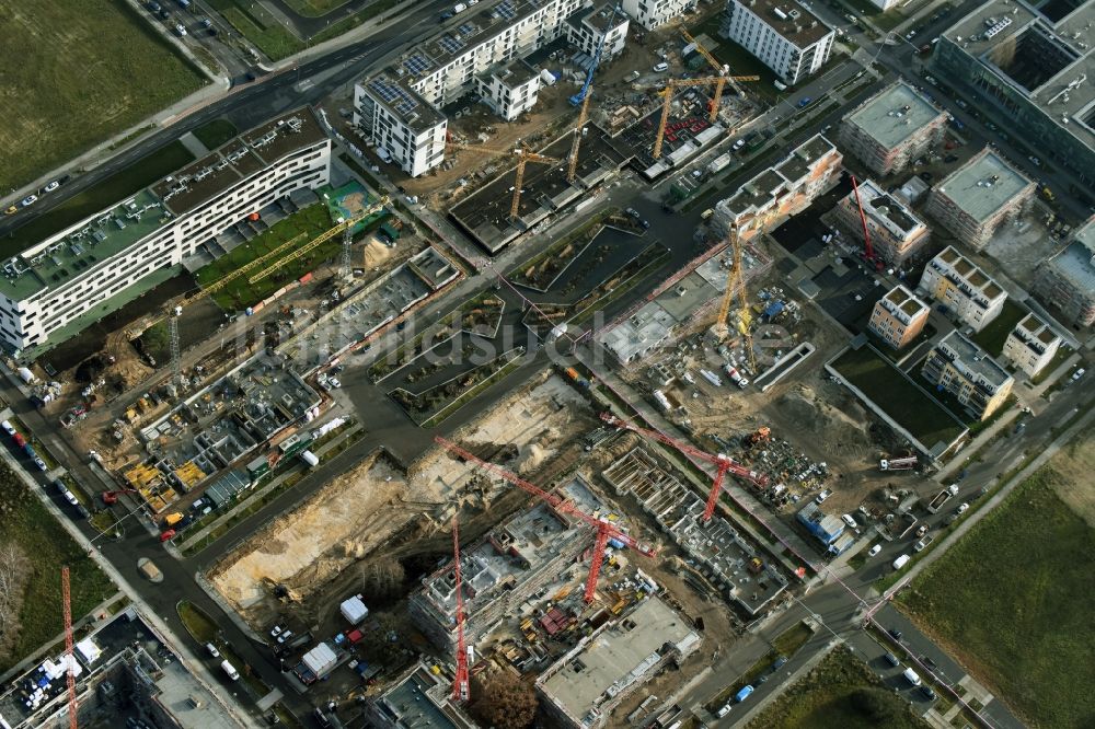 Luftbild Berlin - Baustelle zum Neubau einer Mehrfamilienhaus-Wohnanlage „ Wohnen am Campus “ an der Rudower Chaussee in Berlin