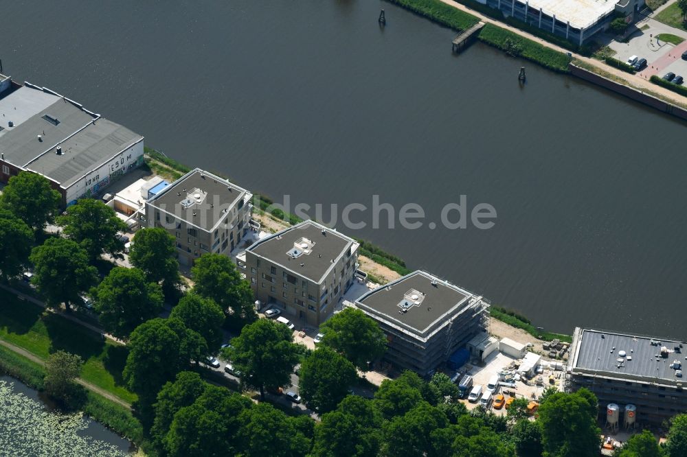 Lübeck aus der Vogelperspektive: Baustelle zum Neubau einer Mehrfamilienhaus-Wohnanlage Wohnen am Falkendamm im Ortsteil St. Jürgen in Lübeck im Bundesland Schleswig-Holstein, Deutschland