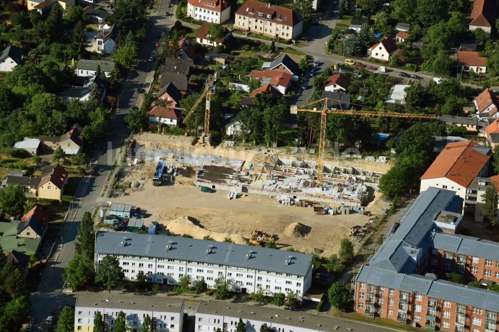 Teltow von oben - Baustelle zum Neubau einer Mehrfamilienhaus-Wohnanlage Wohnen am Striewitzweg der Bonava Deutschland GmbH in Teltow im Bundesland Brandenburg, Deutschland