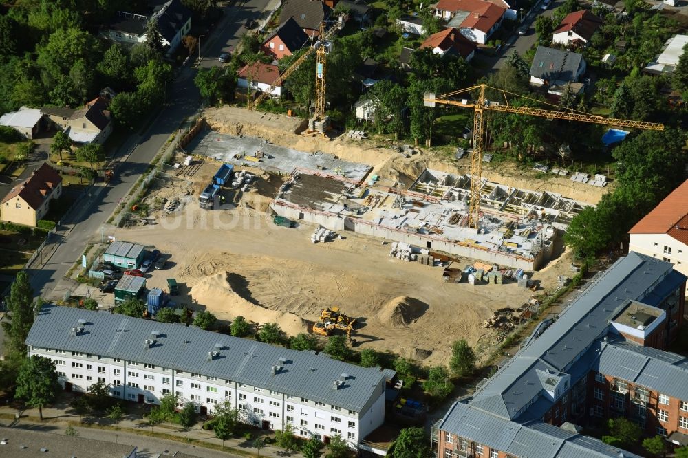 Luftaufnahme Teltow - Baustelle zum Neubau einer Mehrfamilienhaus-Wohnanlage Wohnen am Striewitzweg der Bonava Deutschland GmbH in Teltow im Bundesland Brandenburg, Deutschland