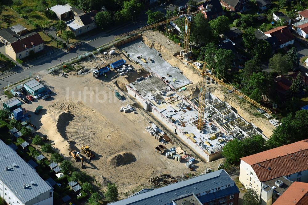 Teltow von oben - Baustelle zum Neubau einer Mehrfamilienhaus-Wohnanlage Wohnen am Striewitzweg der Bonava Deutschland GmbH in Teltow im Bundesland Brandenburg, Deutschland