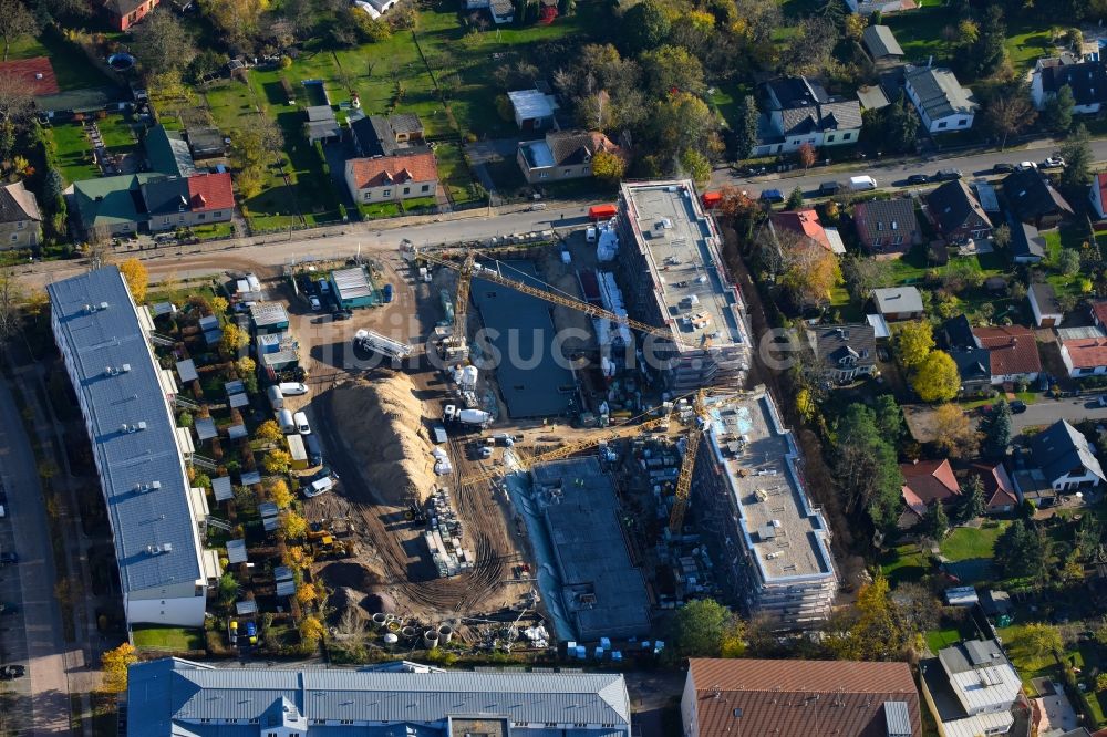 Teltow von oben - Baustelle zum Neubau einer Mehrfamilienhaus-Wohnanlage Wohnen am Striewitzweg der Bonava Deutschland GmbH in Teltow im Bundesland Brandenburg, Deutschland