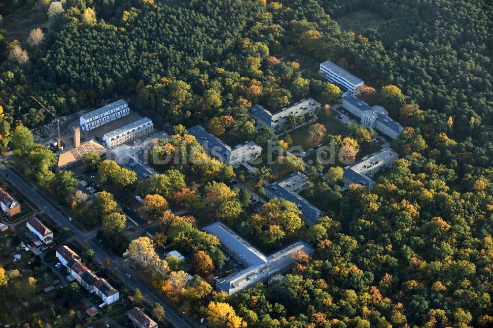 Luftbild Berlin - Baustelle zum Neubau einer Mehrfamilienhaus-Wohnanlage Wohnpark Königsheide an der Südostallee in Berlin