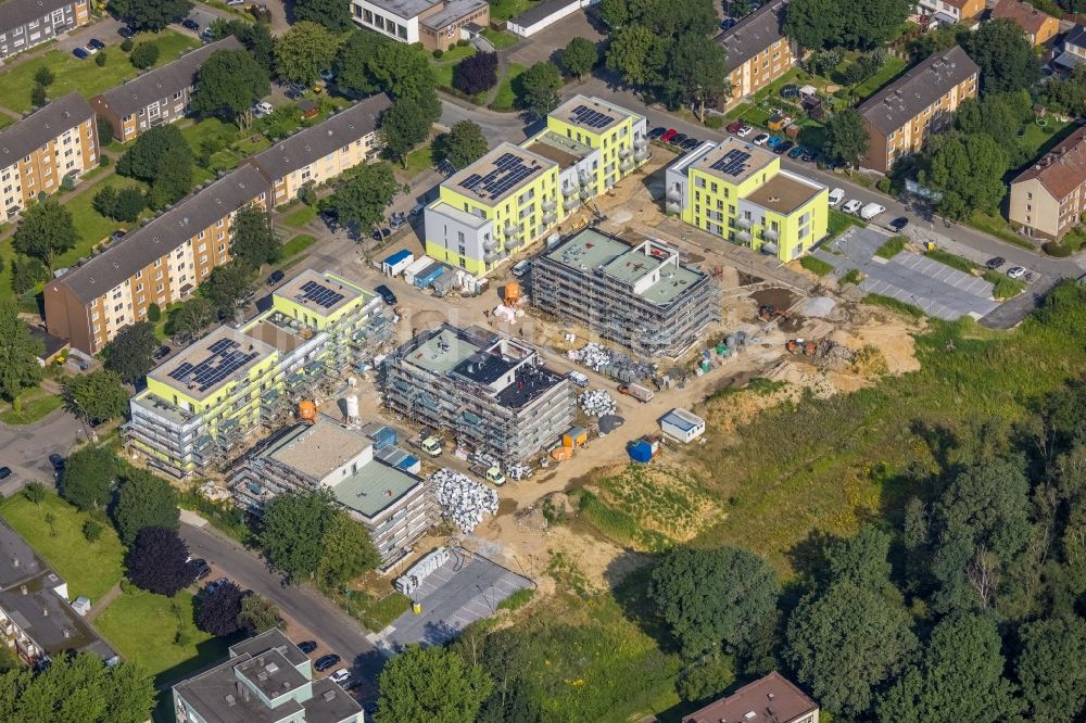 Duisburg von oben - Baustelle zum Neubau einer Mehrfamilienhaus-Wohnanlage Wohnquartier Walsum an der Goerdelerstraße im Ortsteil Vierlinden in Duisburg im Bundesland Nordrhein-Westfalen, Deutschland