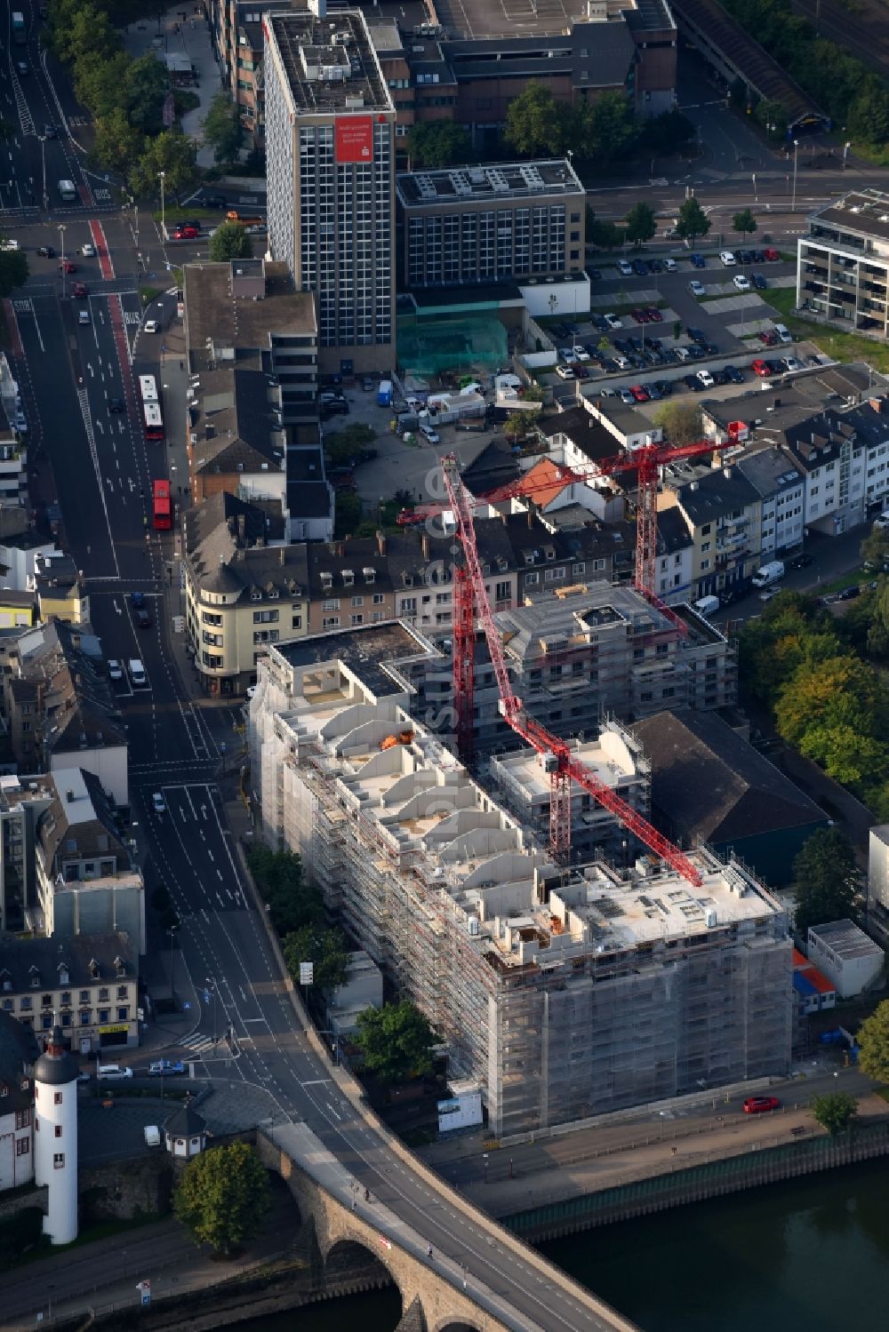 Koblenz von oben - Baustelle zum Neubau einer Mehrfamilienhaus-Wohnanlage Wohnquartier Weißer Höfe Am Wolfstor in Koblenz im Bundesland Rheinland-Pfalz, Deutschland