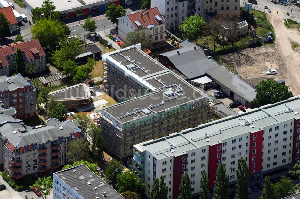 Berlin aus der Vogelperspektive: Baustelle zum Neubau einer Mehrfamilienhaus-Wohnanlage der Wohnungsbaugenossenschaft Solidarität eG in Berlin, Deutschland