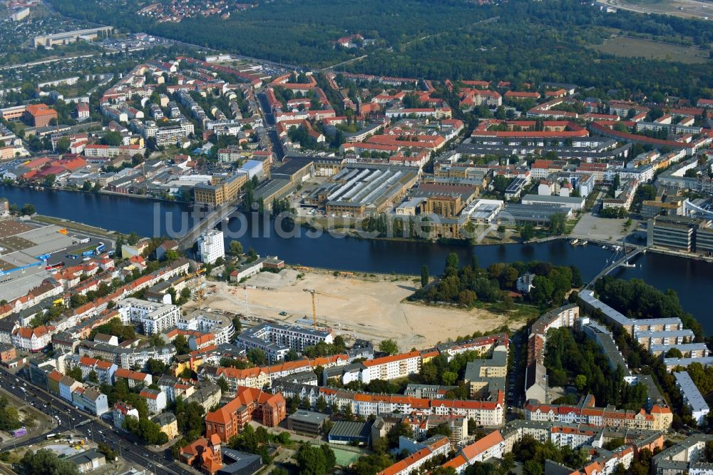 Luftbild Berlin - Baustelle zum Neubau einer Mehrfamilienhaus-Wohnanlage WOHNWERK am Spreeknie im Ortsteil Schöneweide in Berlin, Deutschland