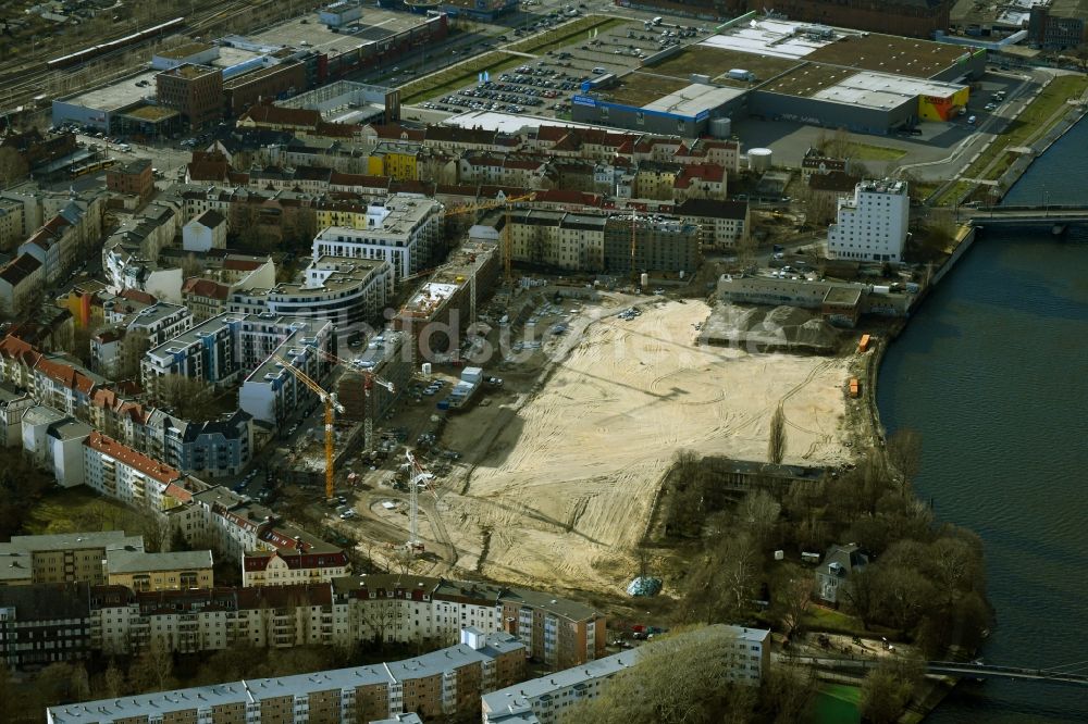 Berlin von oben - Baustelle zum Neubau einer Mehrfamilienhaus-Wohnanlage WOHNWERK am Spreeknie im Ortsteil Schöneweide in Berlin, Deutschland