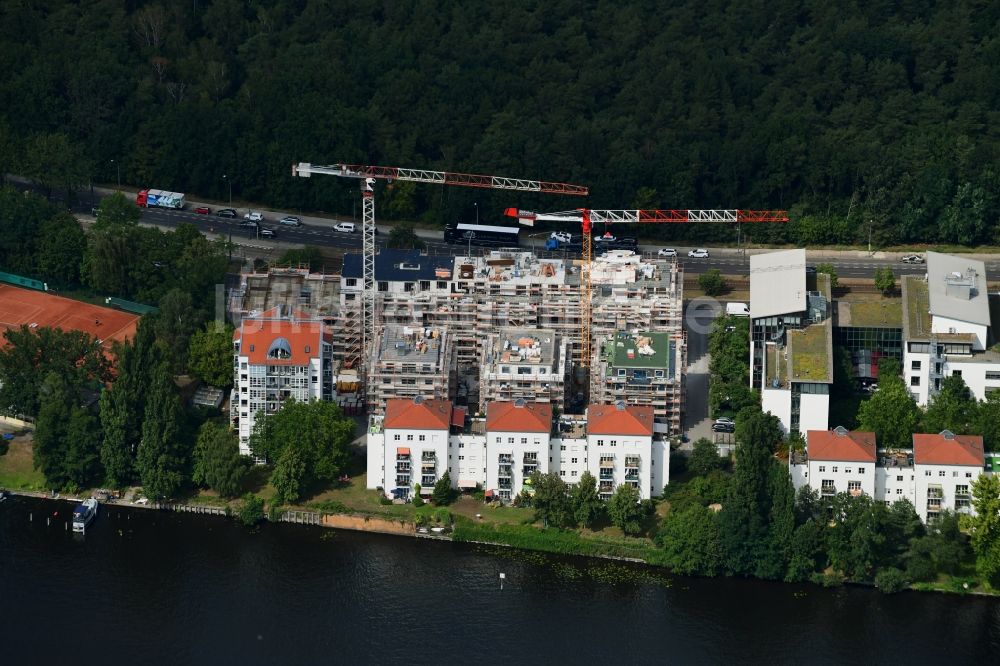 Berlin von oben - Baustelle zum Neubau einer Mehrfamilienhaus-Wohnanlage An der Wuhlheide im Ortsteil Oberschöneweide in Berlin, Deutschland