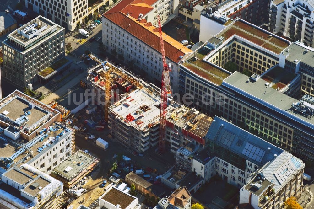 Luftaufnahme Berlin - Baustelle zum Neubau einer Mehrfamilienhaus-Wohnanlage Zinnowitzer Straße im Ortsteil Mitte in Berlin, Deutschland