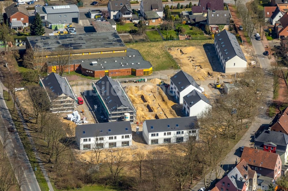 Dorsten von oben - Baustelle zum Neubau einer Mehrfamilienhaus-Wohnanlage zwischen Halterner Straße und Hellweg in Dorsten im Bundesland Nordrhein-Westfalen, Deutschland