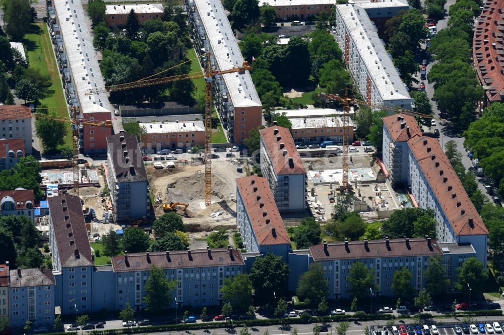 München von oben - Baustelle zum Neubau einer Mehrfamilienhaus-Wohnanlage zwischen Schäufeleinstraße und Landsberger Straße im Ortsteil Laim in München im Bundesland Bayern, Deutschland