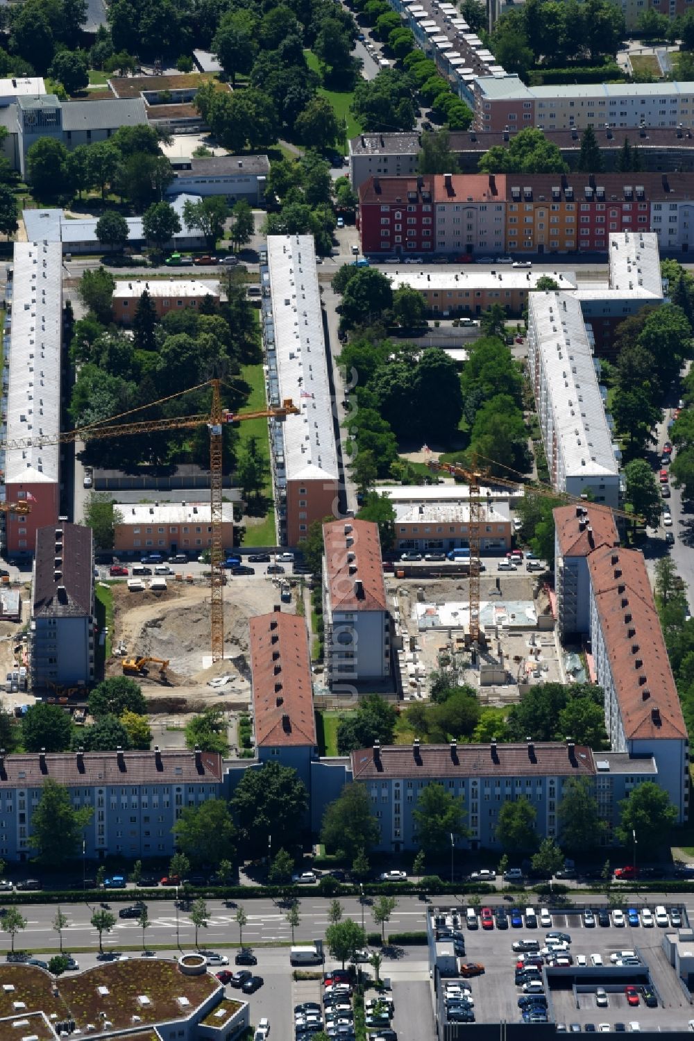 Luftbild München - Baustelle zum Neubau einer Mehrfamilienhaus-Wohnanlage zwischen Schäufeleinstraße und Landsberger Straße im Ortsteil Laim in München im Bundesland Bayern, Deutschland