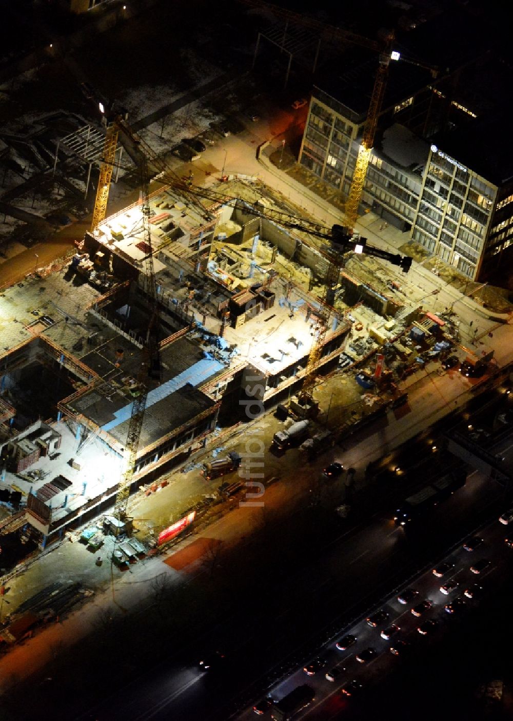 Luftaufnahme München - Baustelle zum Neubau einer Mehrfamilienhaus-Wohnanlageam Schwabinger Tor entlang der Leopoldstraße in München im Bundesland Bayern