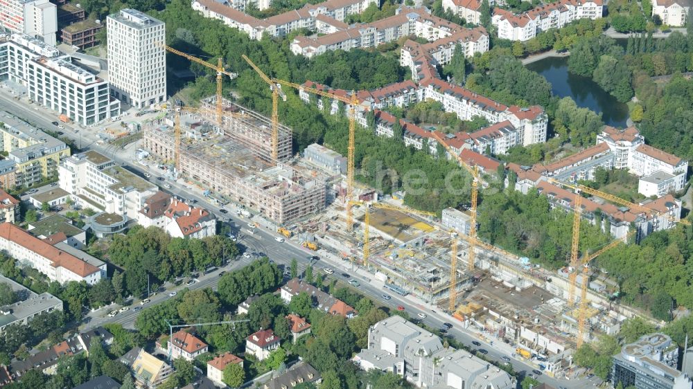 Luftaufnahme München - Baustelle zum Neubau einer Mehrfamilienhaus-Wohnanlageam Schwabinger Tor entlang der Leopoldstraße in München im Bundesland Bayern