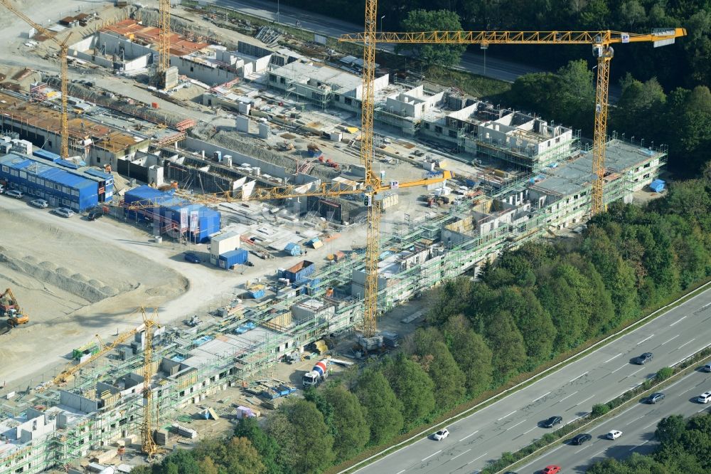 München von oben - Baustelle zum Neubau einer Mehrfamilienhaus-Wohnanlageder Terrafinanz GmbH & Co. KG im Stadtteil Perlach in München im Bundesland Bayern