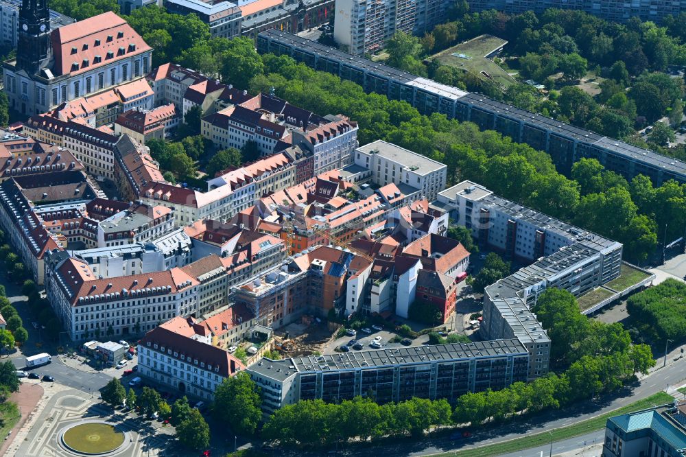 Dresden aus der Vogelperspektive: Baustelle zum Neubau einer Mehrfamilienhaus-Wohnhauses Heinrichhöfe im Ortsteil Innere Neustadt in Dresden im Bundesland Sachsen, Deutschland