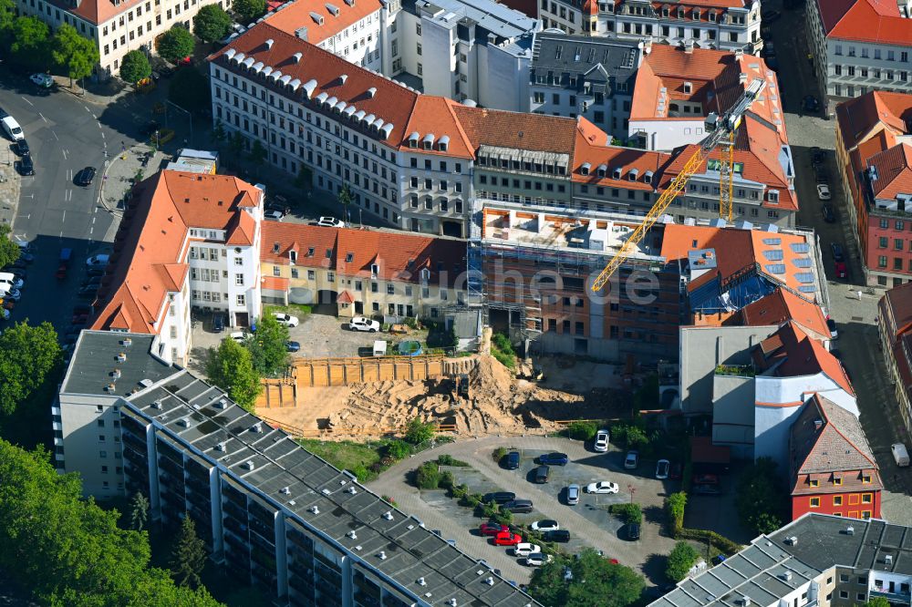 Luftaufnahme Dresden - Baustelle zum Neubau einer Mehrfamilienhaus-Wohnhauses Heinrichhöfe im Ortsteil Innere Neustadt in Dresden im Bundesland Sachsen, Deutschland