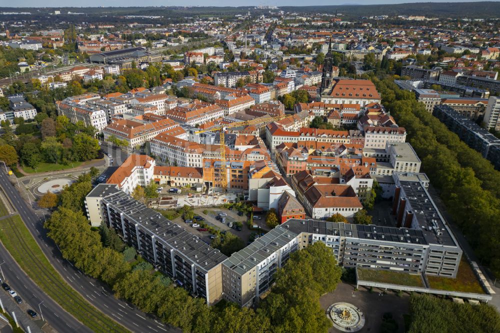 Dresden von oben - Baustelle zum Neubau einer Mehrfamilienhaus-Wohnhauses Heinrichhöfe im Ortsteil Innere Neustadt in Dresden im Bundesland Sachsen, Deutschland