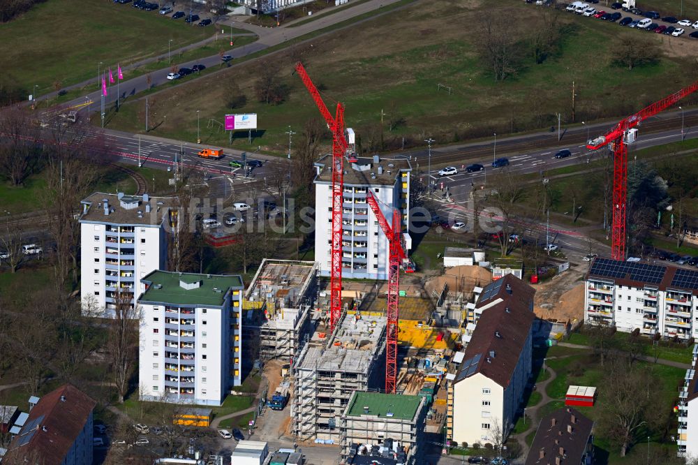 Luftaufnahme Karlsruhe - Baustelle zum Neubau einer Mehrfamilienhaus-Wohnhauses im Rintheimer Feld in Karlsruhe im Bundesland Baden-Württemberg, Deutschland