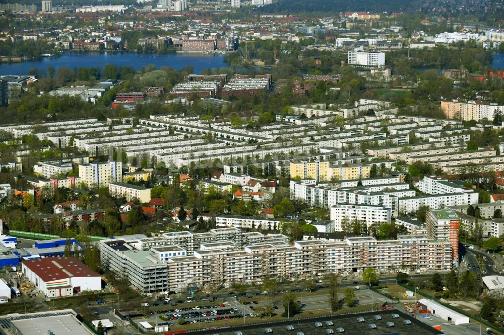 Luftaufnahme Berlin - Baustelle zum Neubau einer Mehrfamilienhaussiedlung an der Paulsternstraße in Berlin, Deutschland