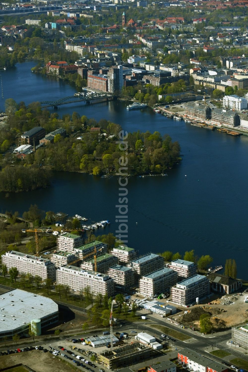 Luftbild Berlin - Baustelle zum Neubau einer Mehrfamilienhaussiedlung Waterkant am Ufer der Havel an der Daumstraße Berlin, Deutschland