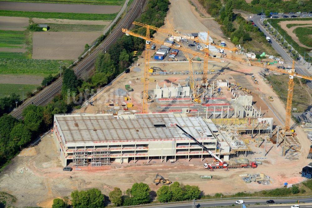 Luftaufnahme Offenbach am Main - Baustelle zum Neubau Mercedes- Benz-Niederlassung Rhein-Main in Offenbach am Main im Bundesland Hessen