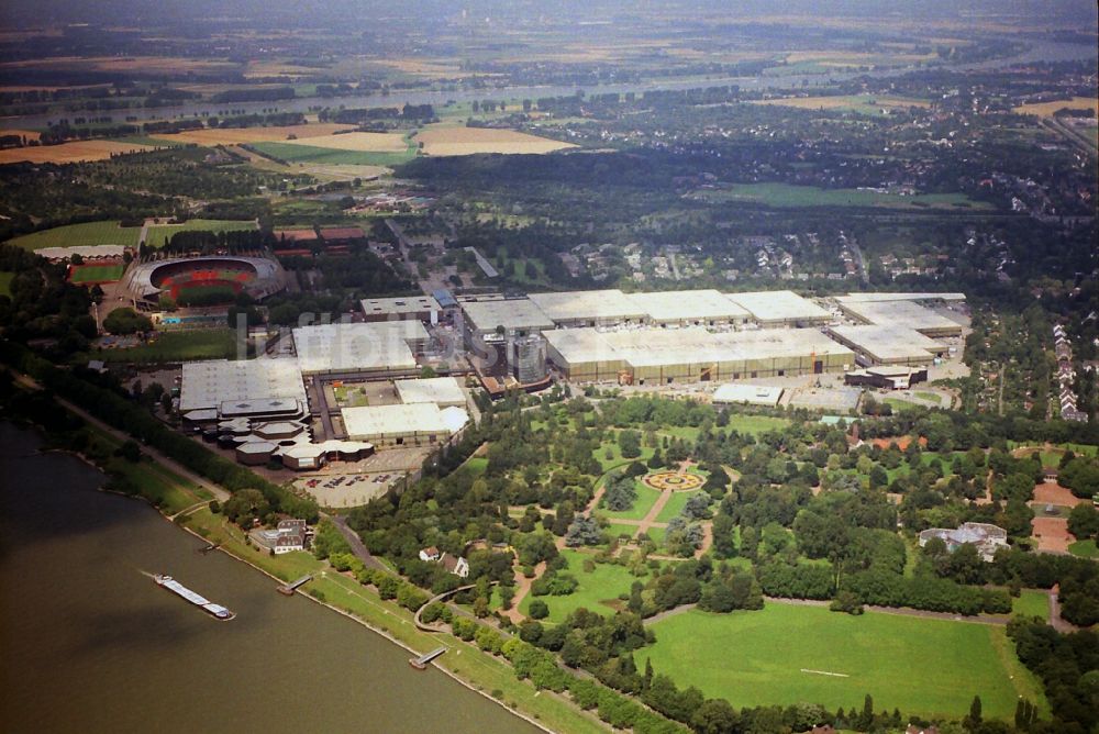 Düsseldorf aus der Vogelperspektive: Baustelle zum Neubau der Messehallen der Messse am Ufer des Rhein in Düsseldorf im Bundesland Nordrhein-Westfalen