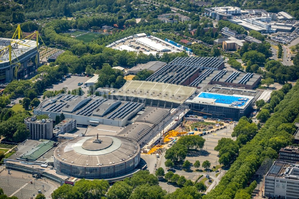 Dortmund von oben - Baustelle zum Neubau des Messevorplatzes der Messe Dortmund an den Westfalenhallen Dortmund - Eingang Nord am Rheinlanddamm in Dortmund im Bundesland Nordrhein-Westfalen