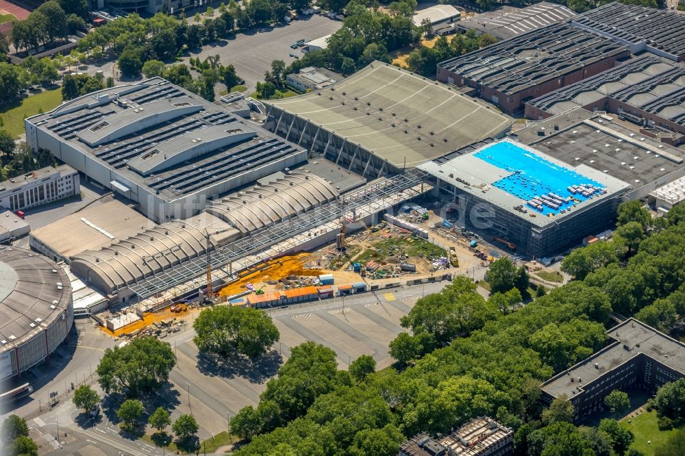 Luftaufnahme Dortmund - Baustelle zum Neubau des Messevorplatzes der Messe Dortmund an den Westfalenhallen Dortmund - Eingang Nord am Rheinlanddamm in Dortmund im Bundesland Nordrhein-Westfalen