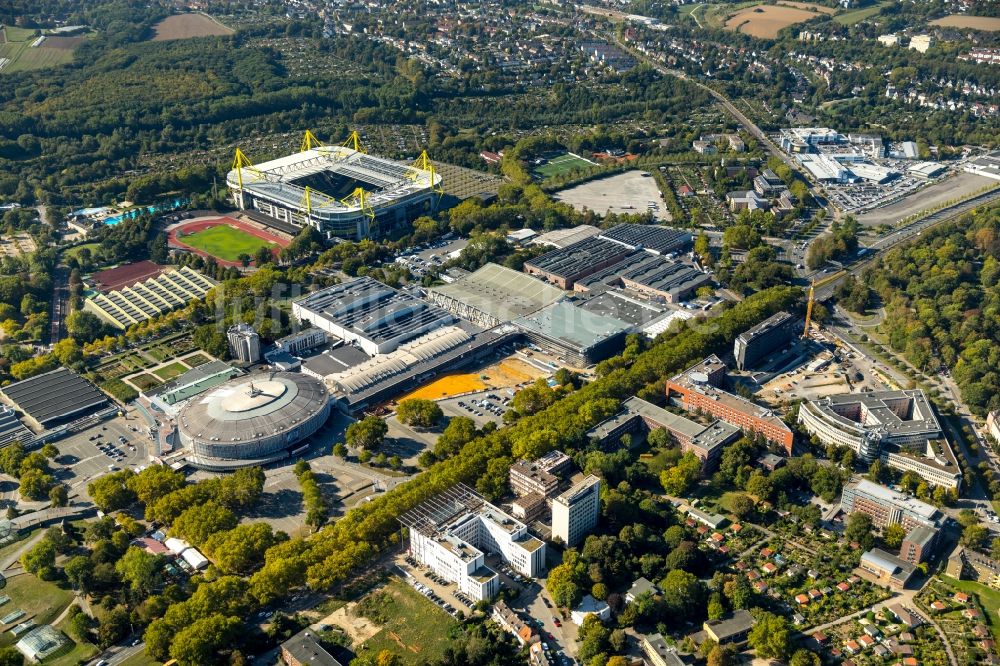 Dortmund aus der Vogelperspektive: Baustelle zum Neubau des Messevorplatzes der Messe Dortmund an den Westfalenhallen Dortmund - Eingang Nord am Rheinlanddamm in Dortmund im Bundesland Nordrhein-Westfalen