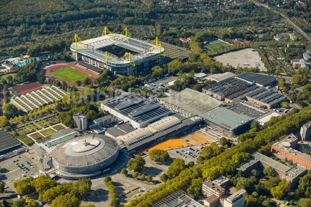 Luftbild Dortmund - Baustelle zum Neubau des Messevorplatzes der Messe Dortmund an den Westfalenhallen Dortmund - Eingang Nord am Rheinlanddamm in Dortmund im Bundesland Nordrhein-Westfalen