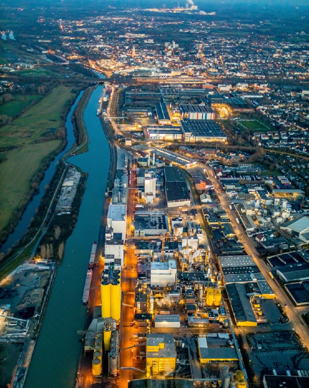 Luftaufnahme Hamm - Baustelle zum Neubau eines Mühlenwerkes am Hammer Hafen im Ortsteil Heessen in Hamm im Bundesland Nordrhein-Westfalen, Deutschland