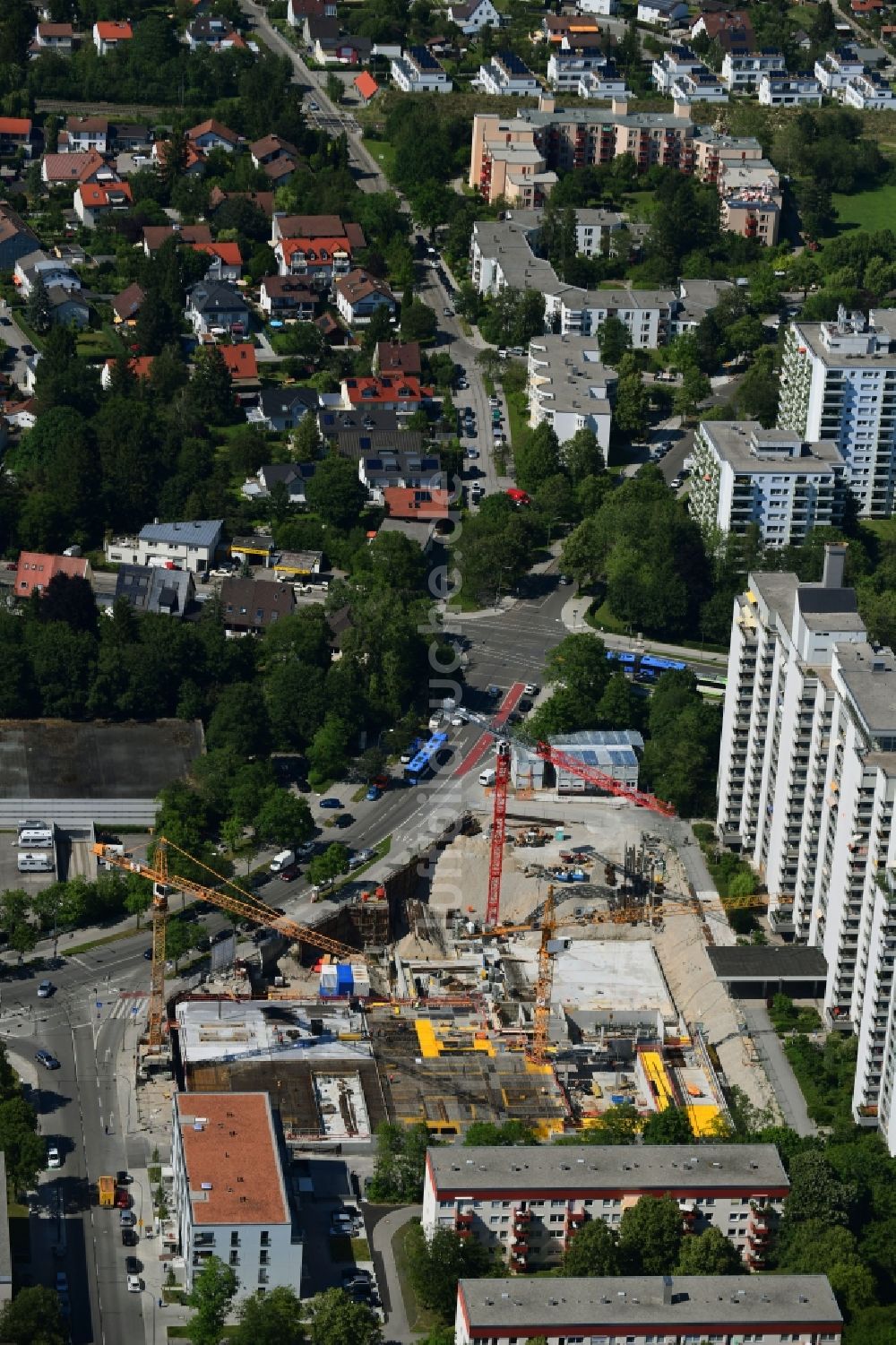 Luftaufnahme München - Baustelle zum Neubau eines Nahversorgungszentrum Paul-Ottmann-Zentrum in München im Bundesland Bayern, Deutschland