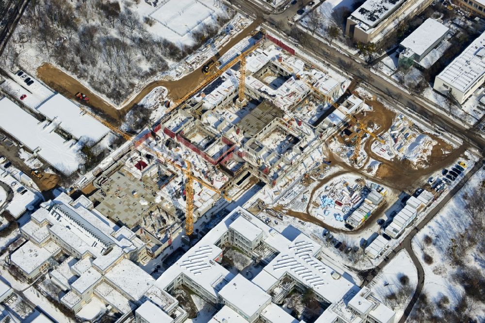 Berlin von oben - Baustelle zum Neubau der Neubau einer Bibliothek der Kleinen Fächer und einer naturwissenschaftlichen Bibliothek der FU Freien Universität an der Fabeckstraße in Berlin Dahlem