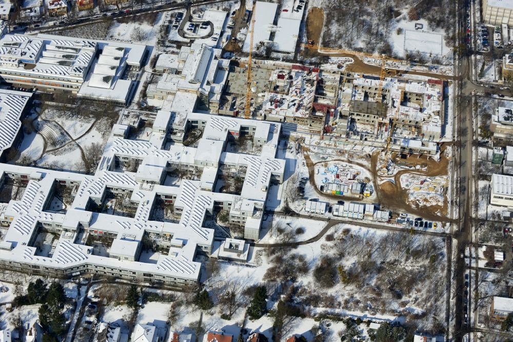 Berlin von oben - Baustelle zum Neubau der Neubau einer Bibliothek der Kleinen Fächer und einer naturwissenschaftlichen Bibliothek der FU Freien Universität an der Fabeckstraße in Berlin Dahlem